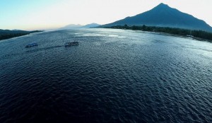 SEMPITAN GONZALES. Terletak di selat Larantuka, antara pulau Flores dan pulau Adonara (NTT). Inilah lokasi yang terkenal dengan arus laut yang energi kinetiknya sanggup menggerakkan turbin dan menghasilkan listrik. | FOTO: Ekspedisi Indonesia Biru